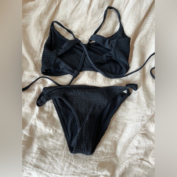 Hollister Scrunch Bikini Set - Picture 5 of 6